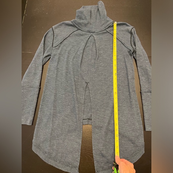 We The FREE PEOPLE Oversized Mock Neck Ribbed Sweater Open Back Detail - Medium - Picture 7 of 8